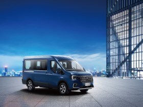 “全场景智慧轻客”福特全顺T8